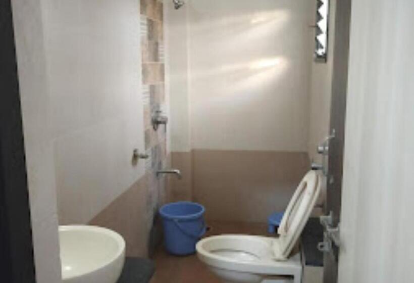 Номер Deluxe, Amit Plaza Dhule
