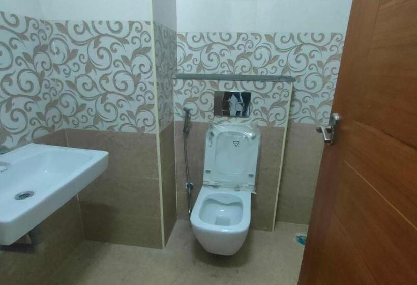 トリプルクラシックルーム, Collection O Petals Otium