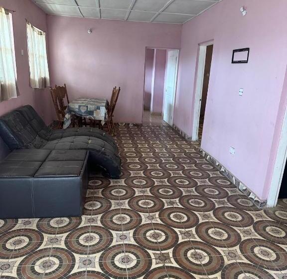 اتاق خانوادگی, Stone Castle