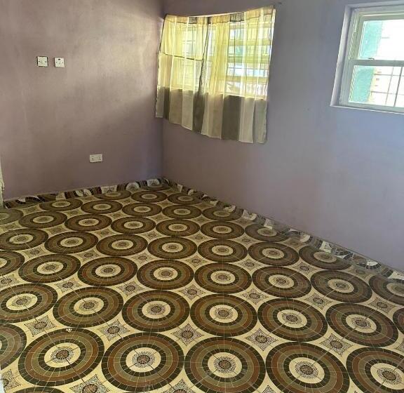 اتاق خانوادگی, Stone Castle