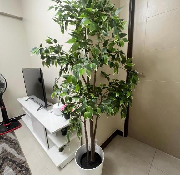 غرفة عائلية, Mirea Residences Condominium