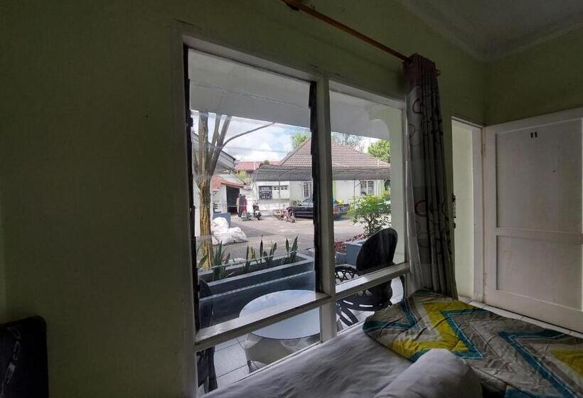 Номер Стандарт Трехместный, Grand Syariah Guest House Humanitas