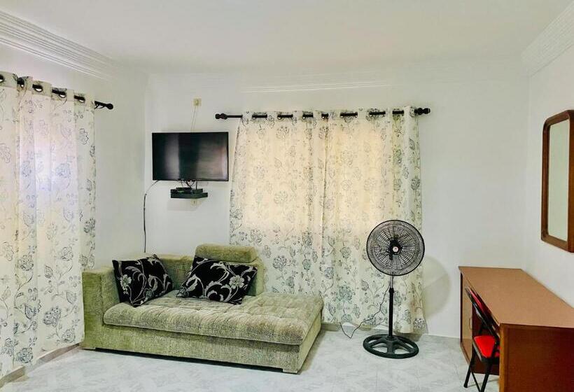 استودیوی استاندارد, Nouadhibou Guest House