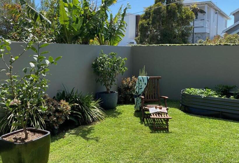 اتاق لوکس, Seaside Escape