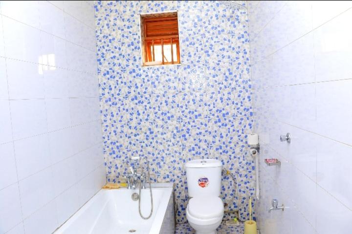 سوییت اجرایی, Primerose Hotel Mubende