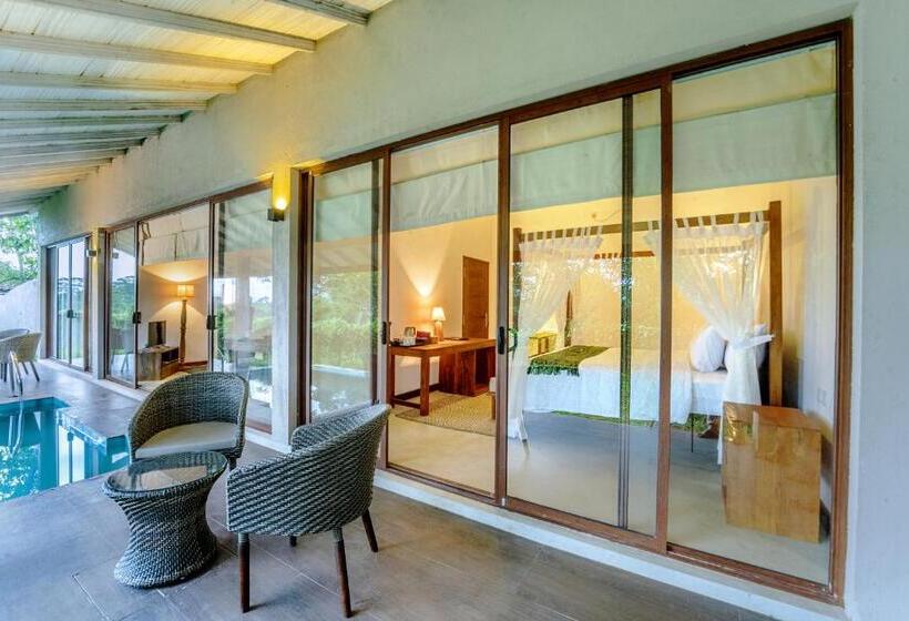 חדר משפחתי נוף לגינה, Celestial Hills   Villas & Suites By The Clarks