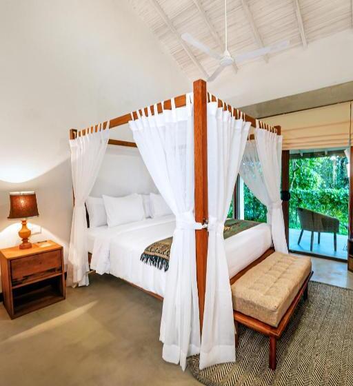 חדר משפחתי נוף לגינה, Celestial Hills   Villas & Suites By The Clarks