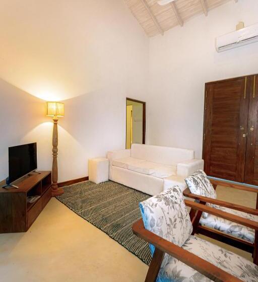 חדר משפחתי נוף לגינה, Celestial Hills   Villas & Suites By The Clarks