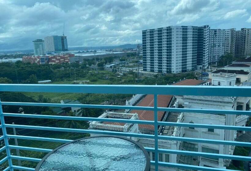 استودیو استاندارد با بالکن, Adrienne S At One Madison Place