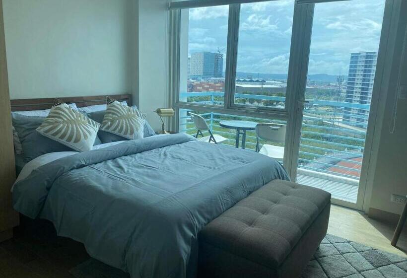 استودیو استاندارد با بالکن, Adrienne S At One Madison Place