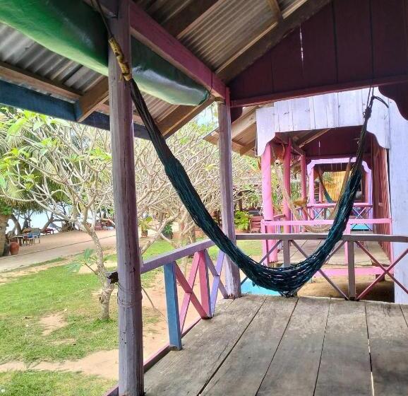 Семейное Бунгало, Fat Rabbit Beach Resort