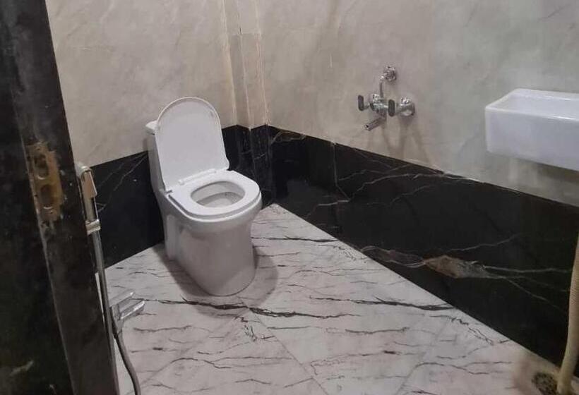 חדר קלאסי לשלושה, Collection O Hotel Ndh 47