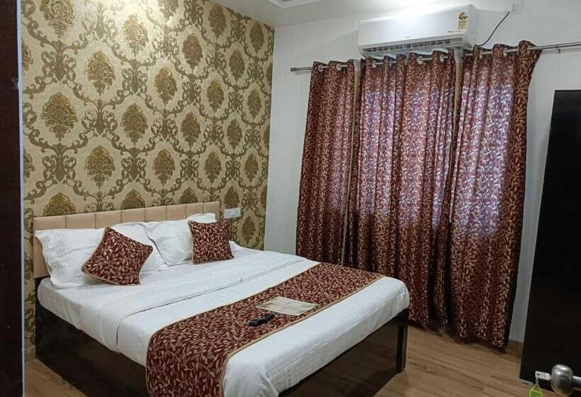 Трехместный Номер Классика, Collection O Hotel Ndh 47