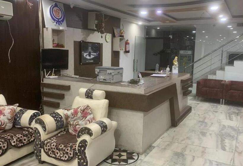 חדר קלאסי לשלושה, Collection O Hotel Ndh 47