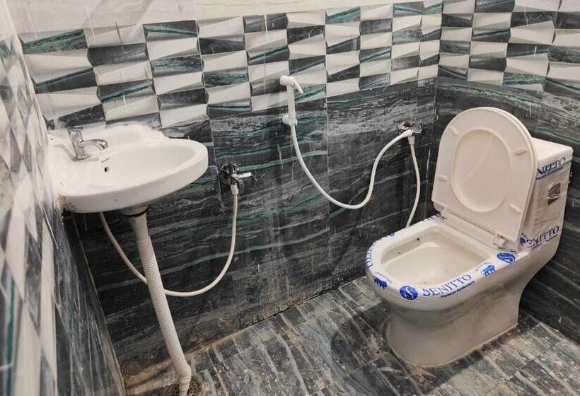 Трехместный Номер Классика, Collection O Hotel Sr Grand