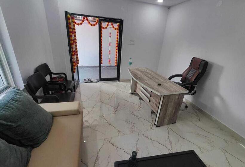 Трехместный Номер Классика, Collection O Hotel Sr Grand