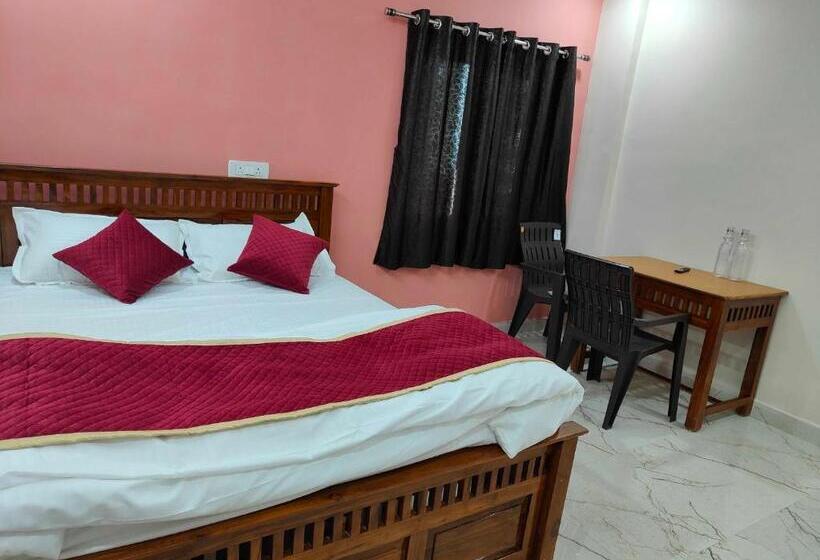 Трехместный Номер Классика, Collection O Hotel Sr Grand