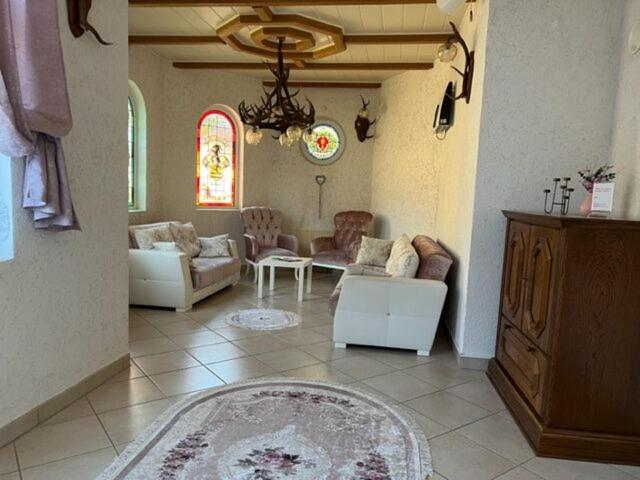 חדר דלוקס, Dolgesheim