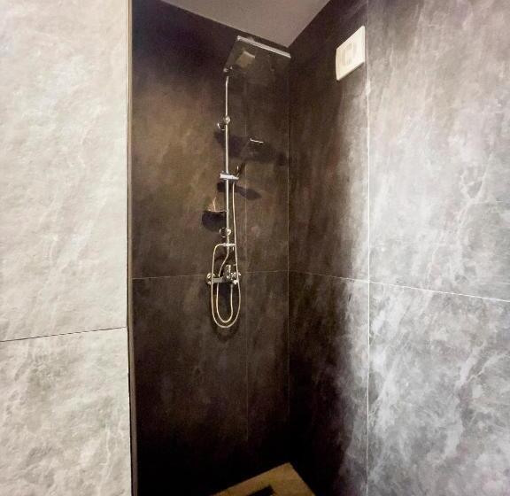 سوییت خانوادگی, Hass Boutique