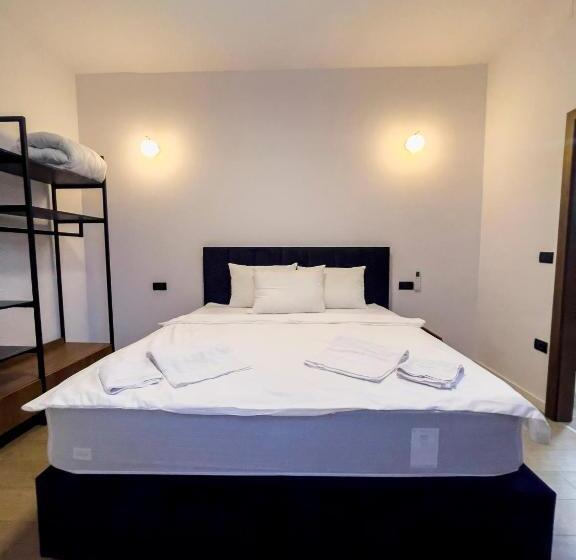 سوییت خانوادگی, Hass Boutique