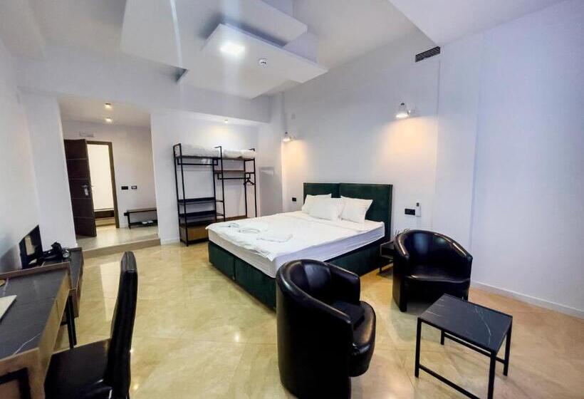 اتاق استاندارد سه نفره, Hass Boutique