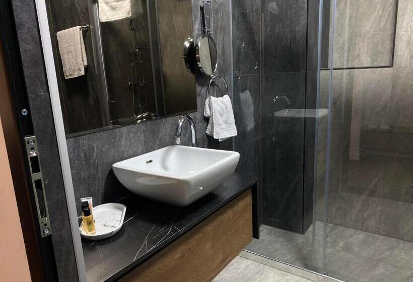 اتاق لوکس, Hass Boutique