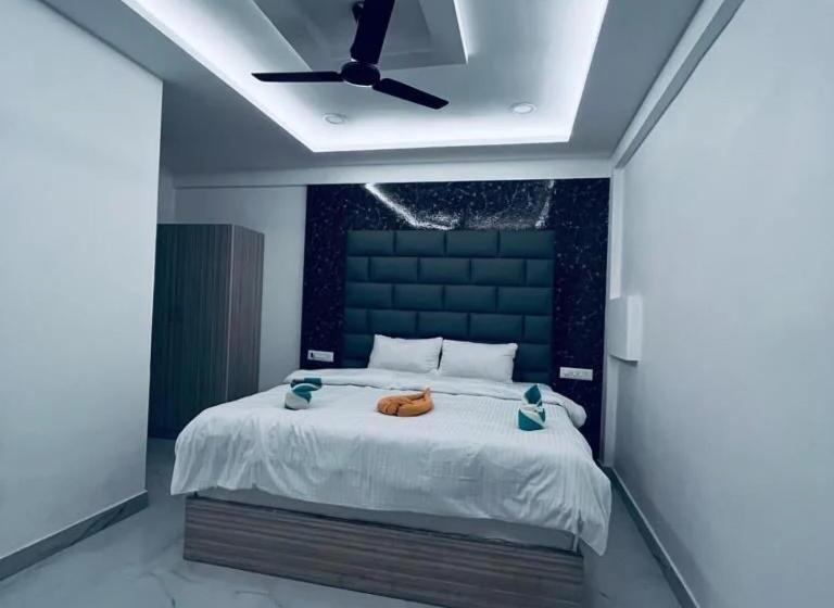 디럭스 룸, Small Daddy Plus