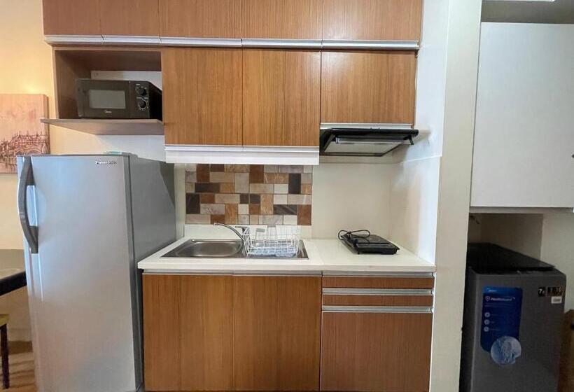 סטודיו סטנדרטי נוף לים, Modern And Cozy Condo In 8adriatico Near Pgh, Slmec And Us Embassy