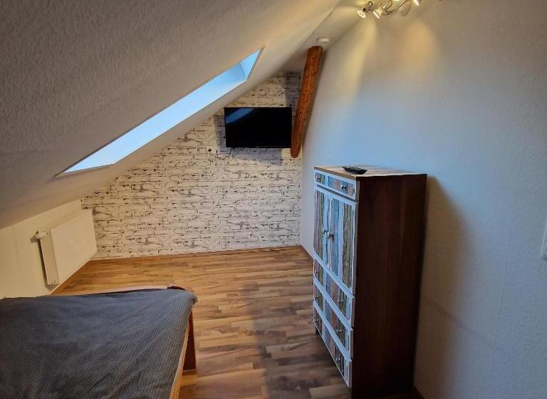 标准单人间, Bei Conny Und Bernd