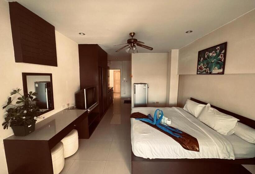 Suite amb Balconada, นวนคร ออมสินอพาร์ตเมนต์ ติดห้างบิกซี Navanakorn Aomsin Hotel Near Shopping Mall,snooker And Club