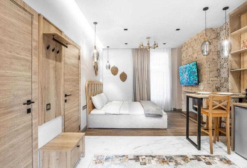 سوییت جونیور, Apart Hotel Colibri