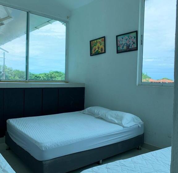 חדר קלאסי לשלושה, Cabaña Manzuren