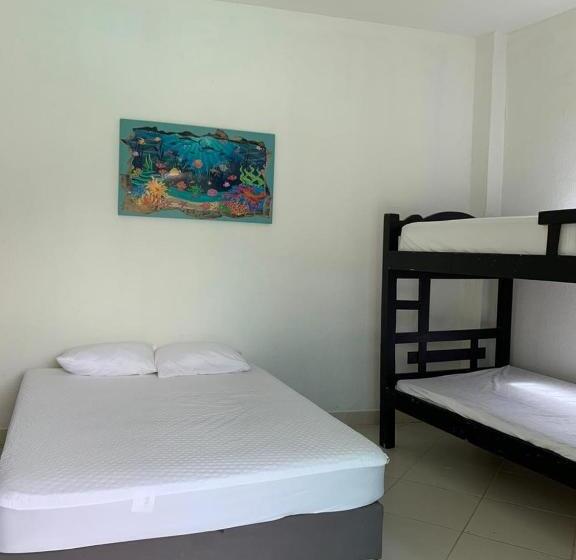 חדר קלאסי לשלושה, Cabaña Manzuren