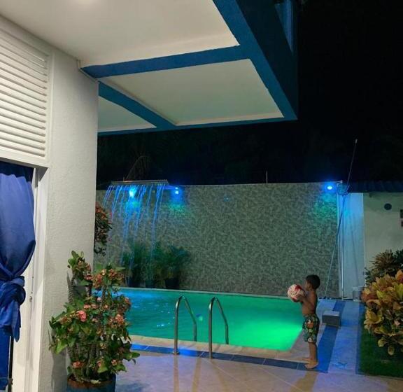 סוויטה משפחתית, Cabaña Manzuren