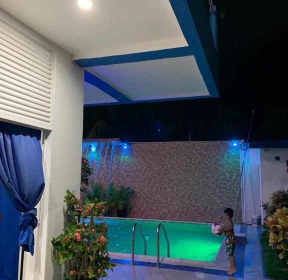 סוויטה משפחתית, Cabaña Manzuren