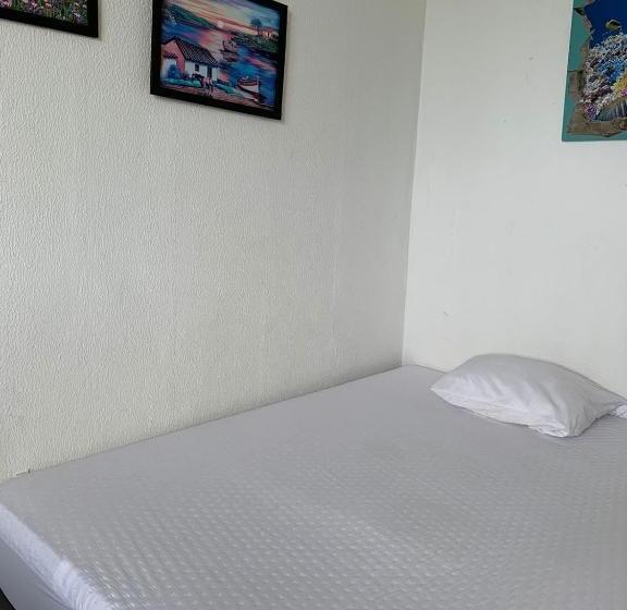 חדר קלאסי לשלושה, Cabaña Manzuren