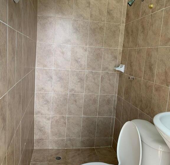 חדר קלאסי לשלושה, Cabaña Manzuren