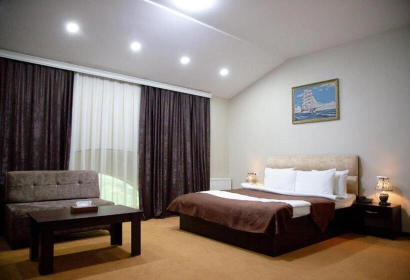 标准三人间, Continent