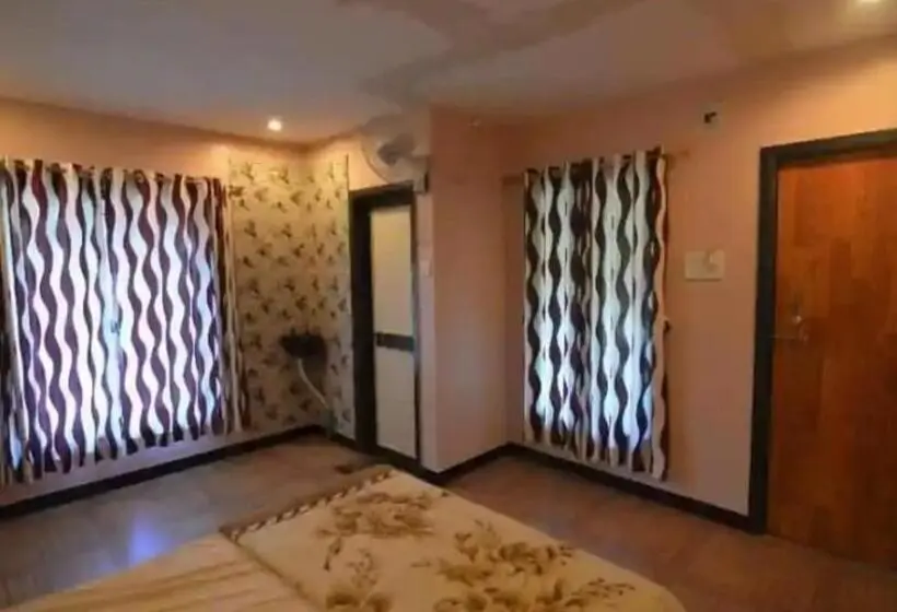 デラックスファミリールーム, Gayatri Farm Resort Kolan