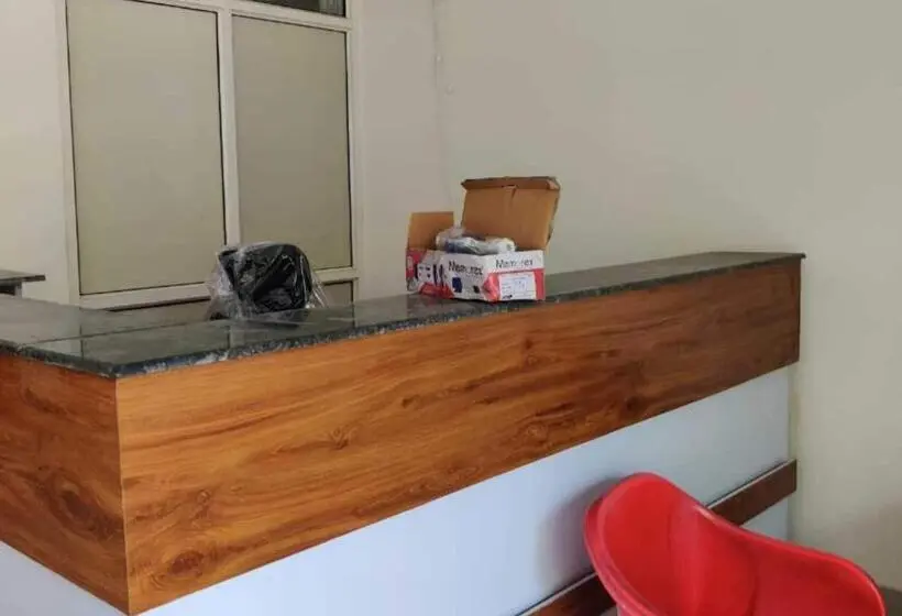 Classic Kolmen Hengen Huone, Oyo Raksha Homes