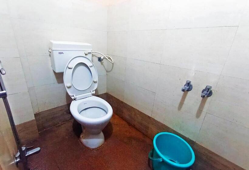 חדר אקונומי, Jayalaxmi Comforts