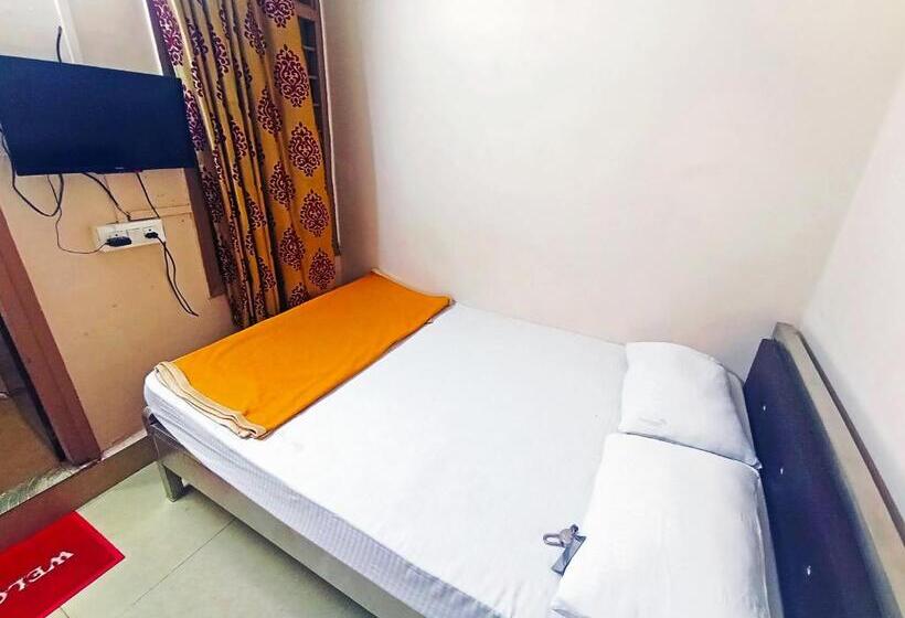 חדר אקונומי, Jayalaxmi Comforts