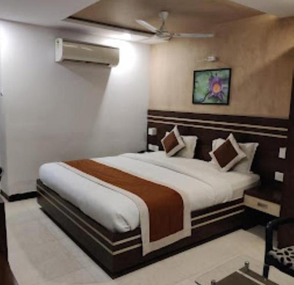 חדר סטנדרט עם מיטת קינג, The Suncity Hotels In Bhubaneswar Odisha