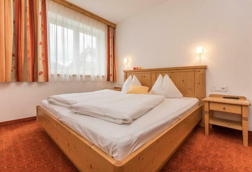 Superior 2-bedroom flat with a view, Alpenhof Apartments