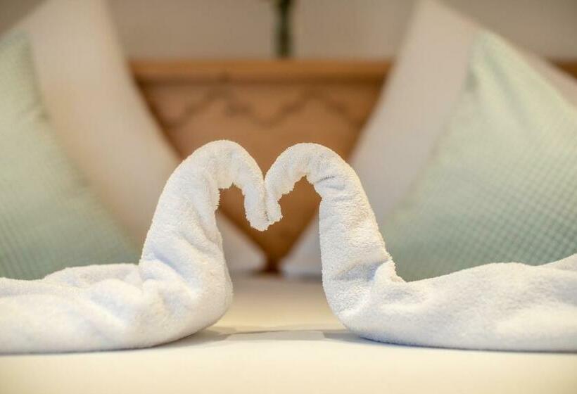 غرفة كومفورت, Alpenstolz