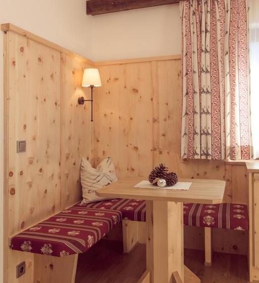 غرفة ديلوكس, Alpenstolz