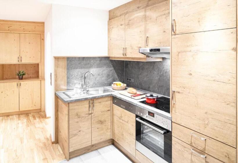 شقة 3 غرف, Alpenstolz