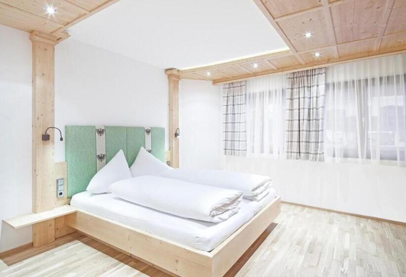 شقة 3 غرف, Alpenstolz