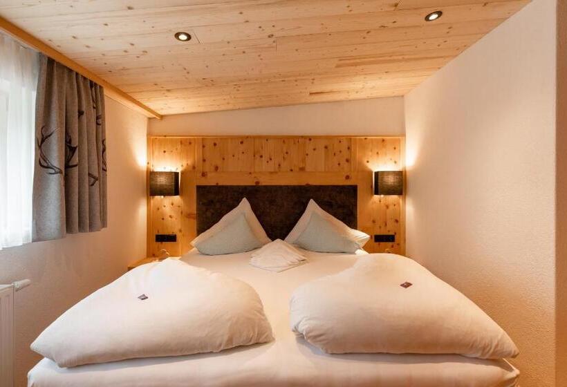 جناح جونيور ديلوكس, Alpenstolz