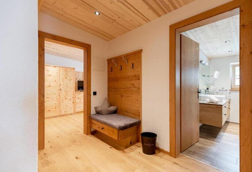 جناح جونيور ديلوكس, Alpenstolz